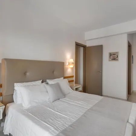Hotel Lithos By Spyros & Flora 4*